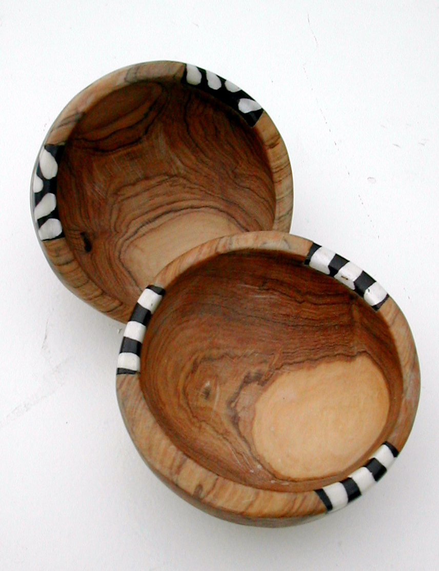 Ciotole in legno con inserti in osso diametro 9,50 cm
